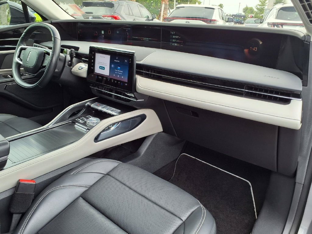 Used 2024 Lincoln Nautilus Premier AWD/4WD image 12