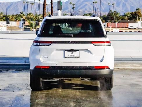 New 2025 Jeep Grand Cherokee Altitude image 8