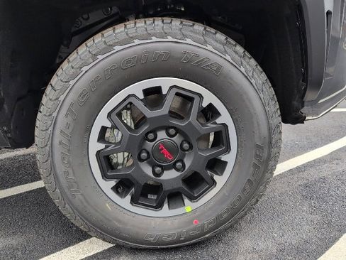 New 2025 Toyota Tacoma TRD Off-Road image 5