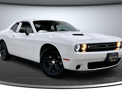 Used 2023 Dodge Challenger SXT image 1