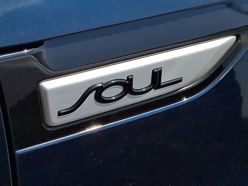 Used 2017 Kia Soul + FWD image 12