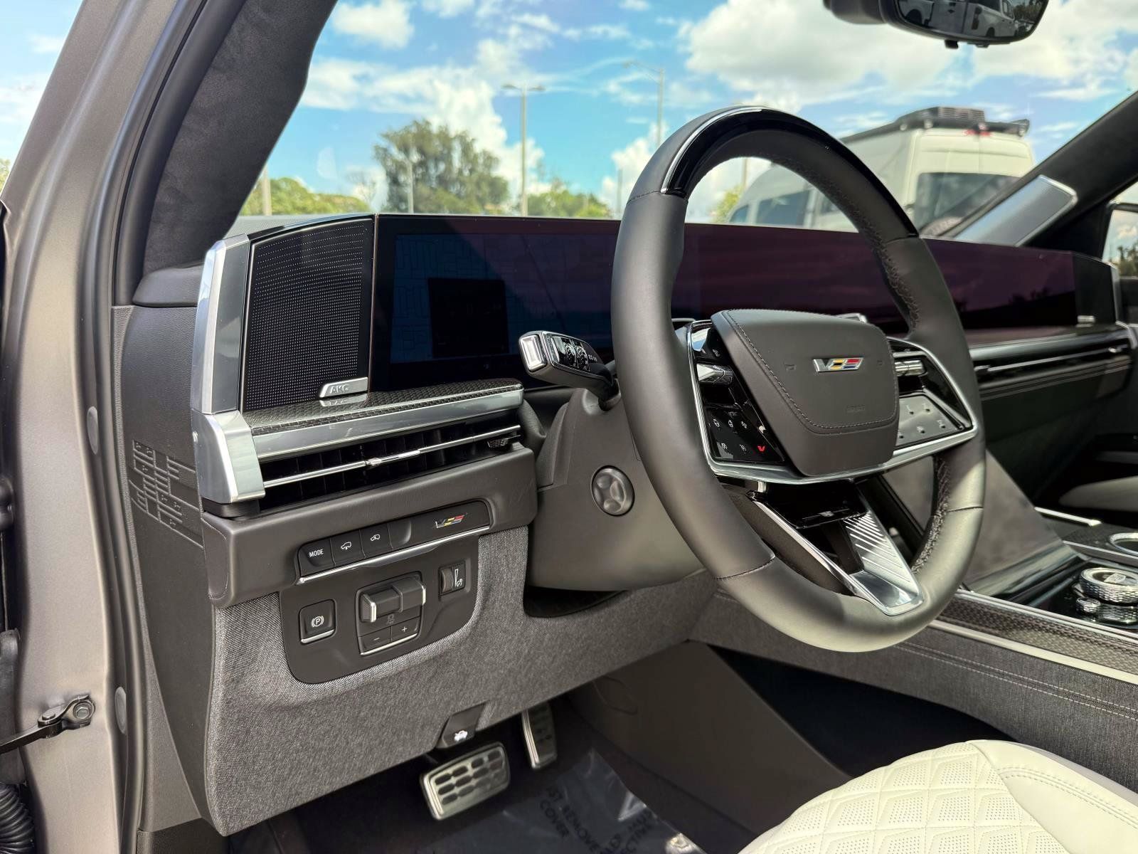 Used 2026 Cadillac Escalade V w/ LPO, Onyx Lite Package AWD/4WD image 23