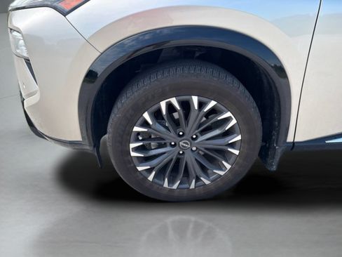 Used 2025 Nissan Rogue Platinum w/ Platinum Premium Package FWD image 29