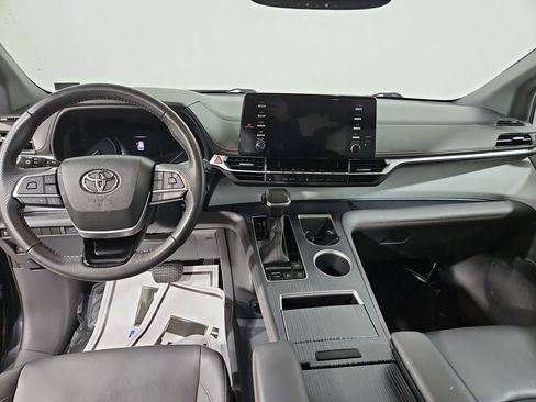 Used 2023 Toyota Sienna XSE FWD image 13