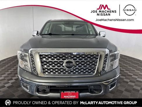 Used 2018 Nissan Titan SL image 2