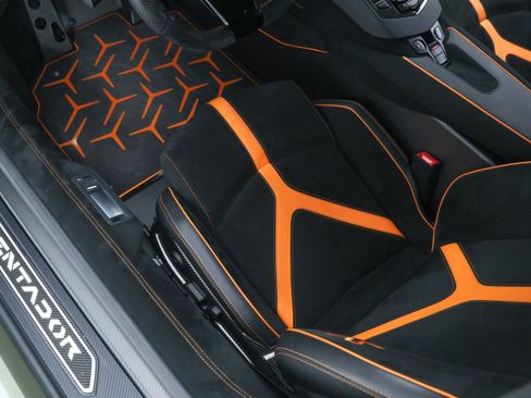 Used 2020 Lamborghini Aventador SVJ image 31