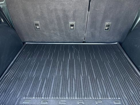 Used 2022 Ford Escape SEL w/ Technology Package image 12