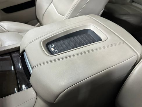 Used 2019 Cadillac Escalade Premium Luxury image 46