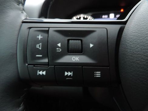 Used 2024 Nissan Pathfinder SL FWD image 26