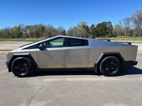 Used 2025 Tesla Cybertruck AWD Crew Cab image 7