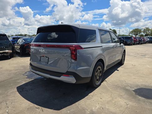 New 2027 Kia Carnival LX FWD image 8