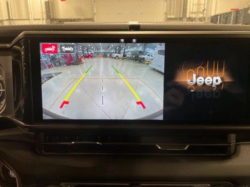 Used 2024 Jeep Wrangler Unlimited Sahara w/ Technology Group AWD/4WD image 51
