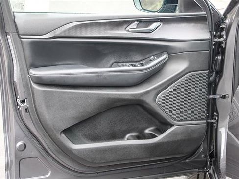 Used 2023 Jeep Grand Cherokee L Altitude image 19