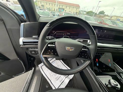Used 2025 Cadillac Escalade ESV Sport AWD/4WD image 20