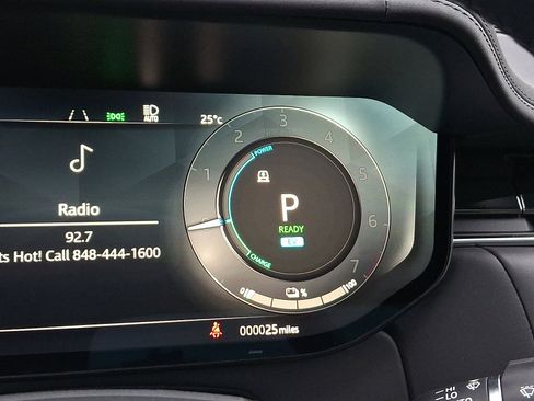 New 2025 Land Rover Range Rover SE image 17