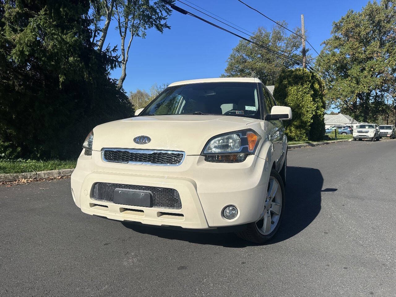 Used 2011 Kia Soul ! FWD image 2