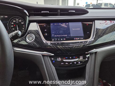 Used 2023 Cadillac XT6 Premium Luxury w/ Technology Package FWD image 8