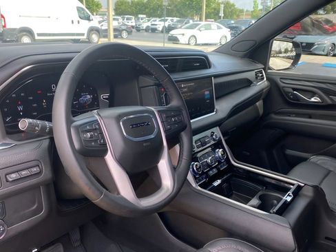 Used 2024 GMC Yukon XL Denali AWD/4WD image 11