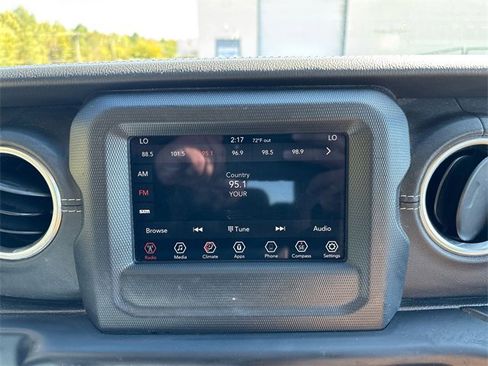 Used 2020 Jeep Wrangler Unlimited Sahara image 25