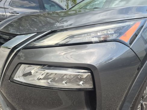 Used 2023 Nissan Rogue SV FWD image 5