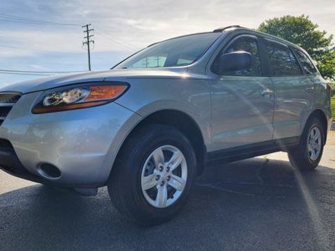 Used 2009 Hyundai Santa Fe GLS FWD image 2