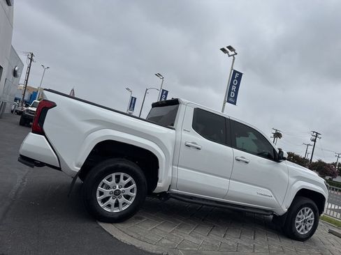 Used 2025 Toyota Tacoma SR5 RWD image 2
