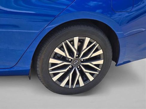 Used 2025 Nissan Altima 2.5 SV FWD image 21