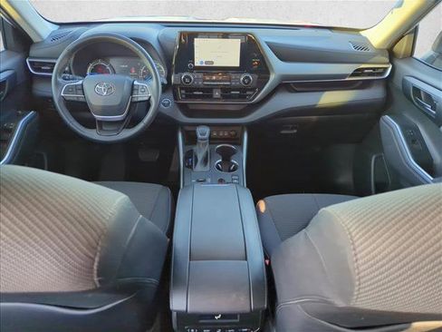 Used 2023 Toyota Highlander LE image 24