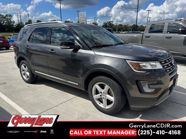 Used 2017 Ford Explorer XLT w/ Equipment Group 202A AWD/4WD image 2