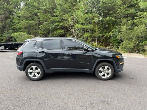 Used 2018 Jeep Compass Latitude w/ Popular Equipment Group AWD/4WD image 4
