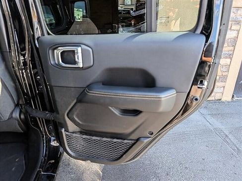 Used 2025 Jeep Wrangler Unlimited Sahara AWD/4WD image 28