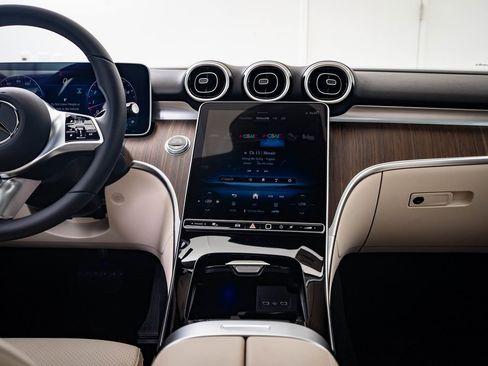 Used 2025 Mercedes-Benz C 300 4MATIC Sedan image 22