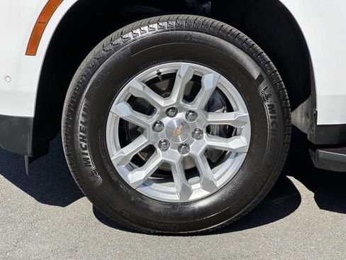 Used 2026 Chevrolet Suburban LT w/ Comfort Package AWD/4WD image 7
