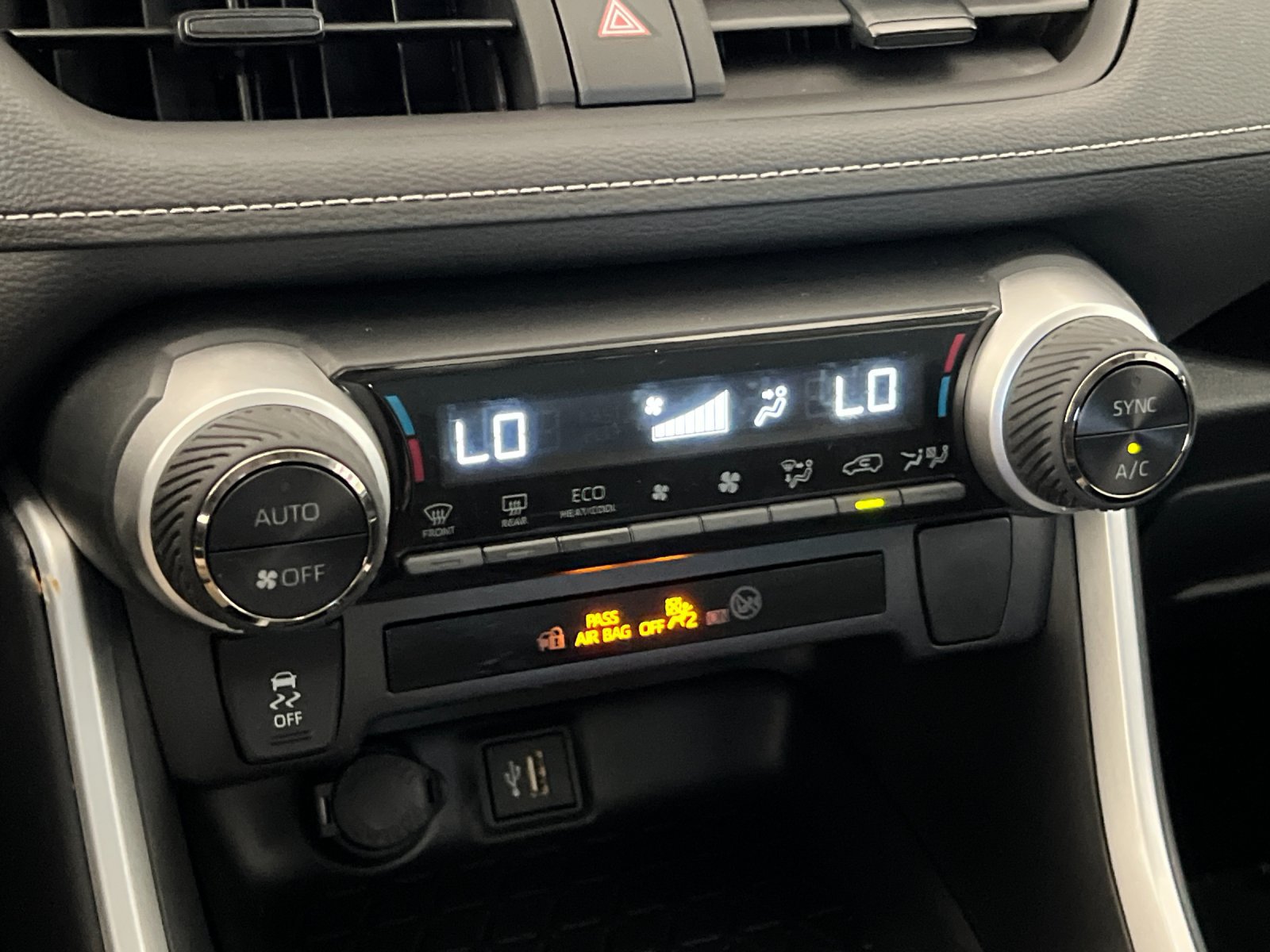 Used 2025 Toyota RAV4 XLE AWD/4WD image 19