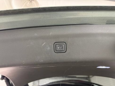 Used 2023 Buick Enclave Essence FWD image 9