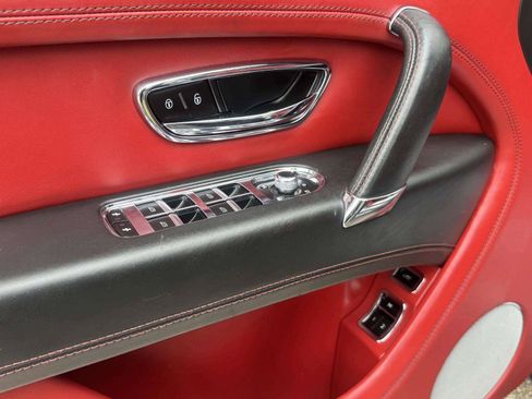 Used 2018 Bentley Bentayga AWD/4WD image 20