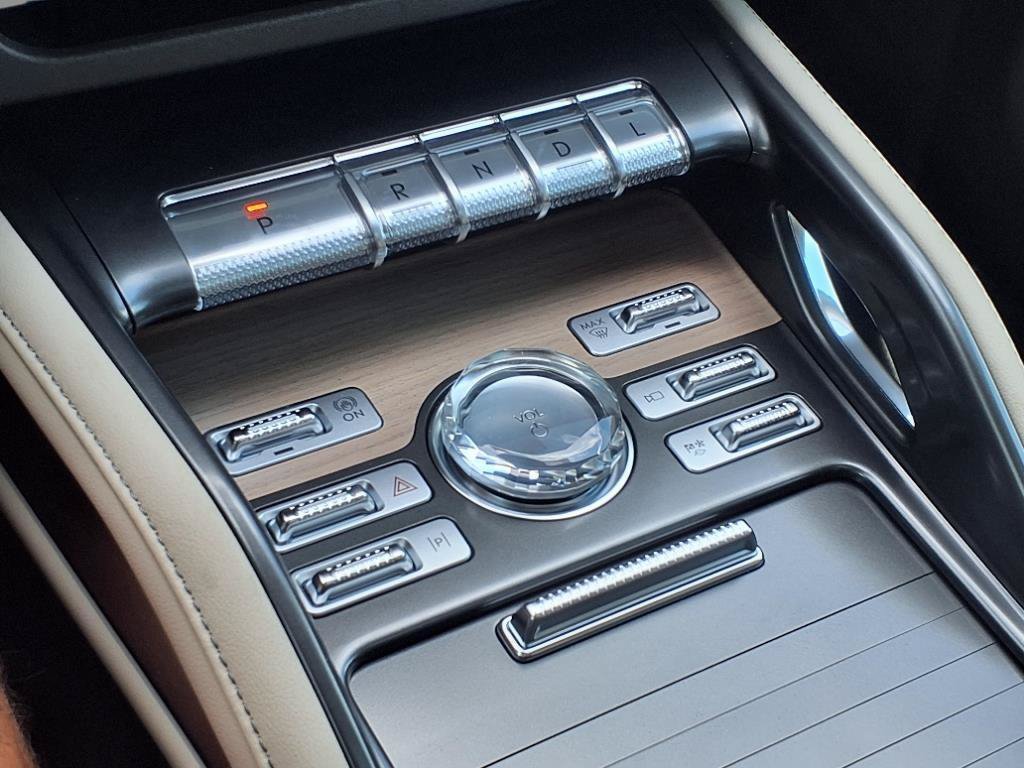 New 2025 Lincoln Nautilus Reserve w/ Jet Appearance Package AWD/4WD image 23
