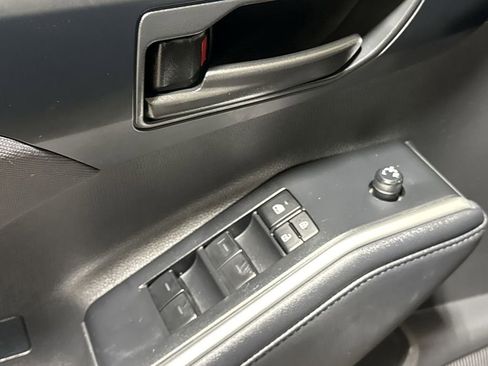 Used 2024 Toyota Highlander LE FWD image 20