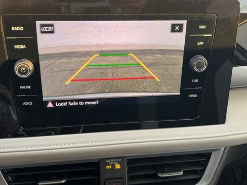 New 2025 Volkswagen Taos SEL image 7