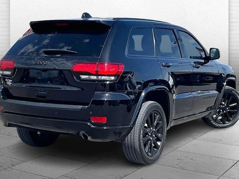 Used 2020 Jeep Grand Cherokee Altitude image 11