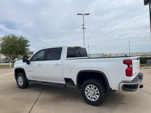 Used 2022 Chevrolet Silverado 2500 LT w/ Convenience Package image 4