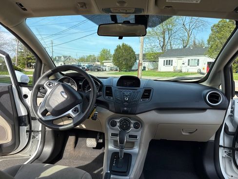 Used 2019 Ford Fiesta SE image 9