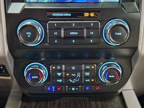 Used 2020 Ford F250 Lariat w/ Lariat Ultimate Package AWD/4WD image 38