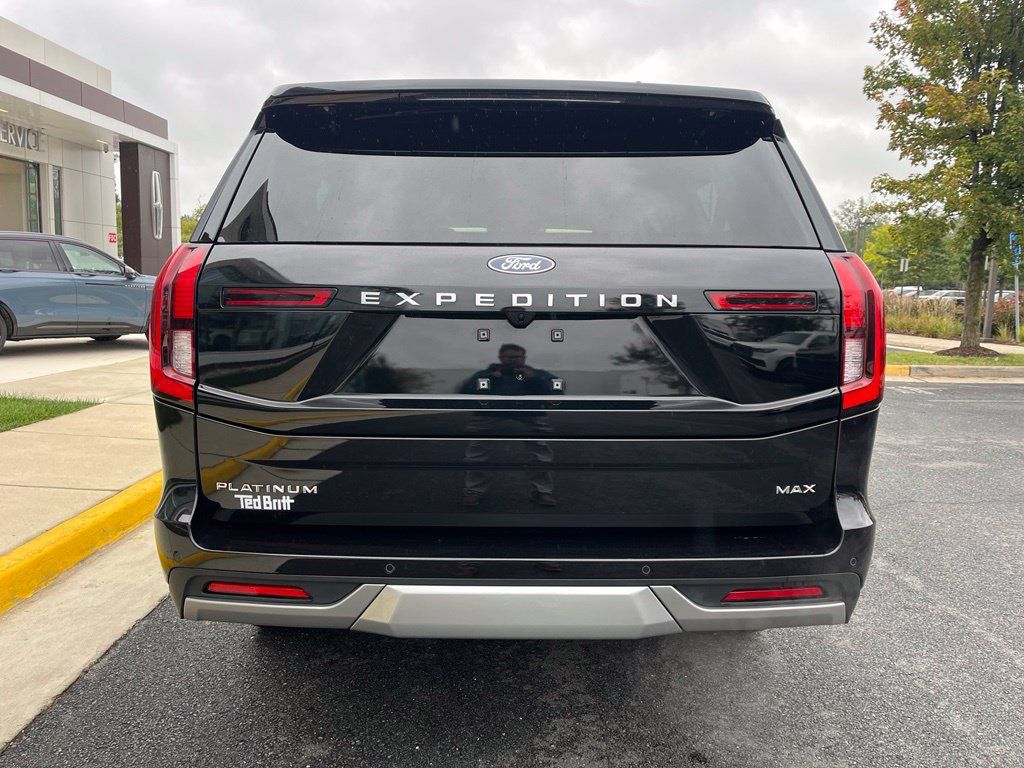 Used 2025 Ford Expedition Max Platinum w/ Driver's Package AWD/4WD image 8