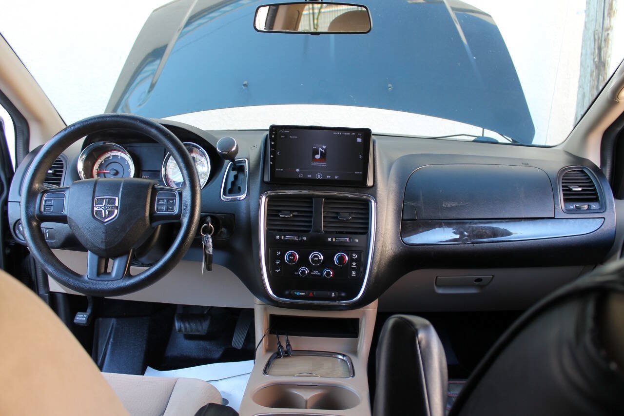 Used 2016 Dodge Grand Caravan SXT FWD image 34