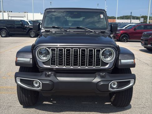 Used 2025 Jeep Wrangler Unlimited Sahara w/ Safety Group AWD/4WD image 3