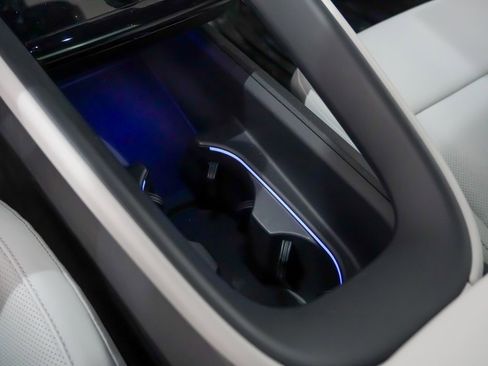 Used 2025 Porsche Macan 4 Electric image 33