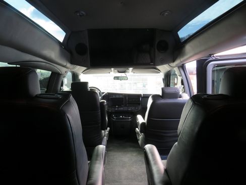 Used 2022 GMC Savana 2500 Extended image 10