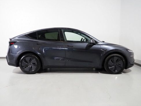 Used 2026 Tesla Model Y Long Range RWD image 6