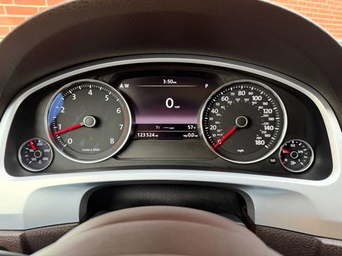 Used 2013 Volkswagen Touareg VR6 image 11